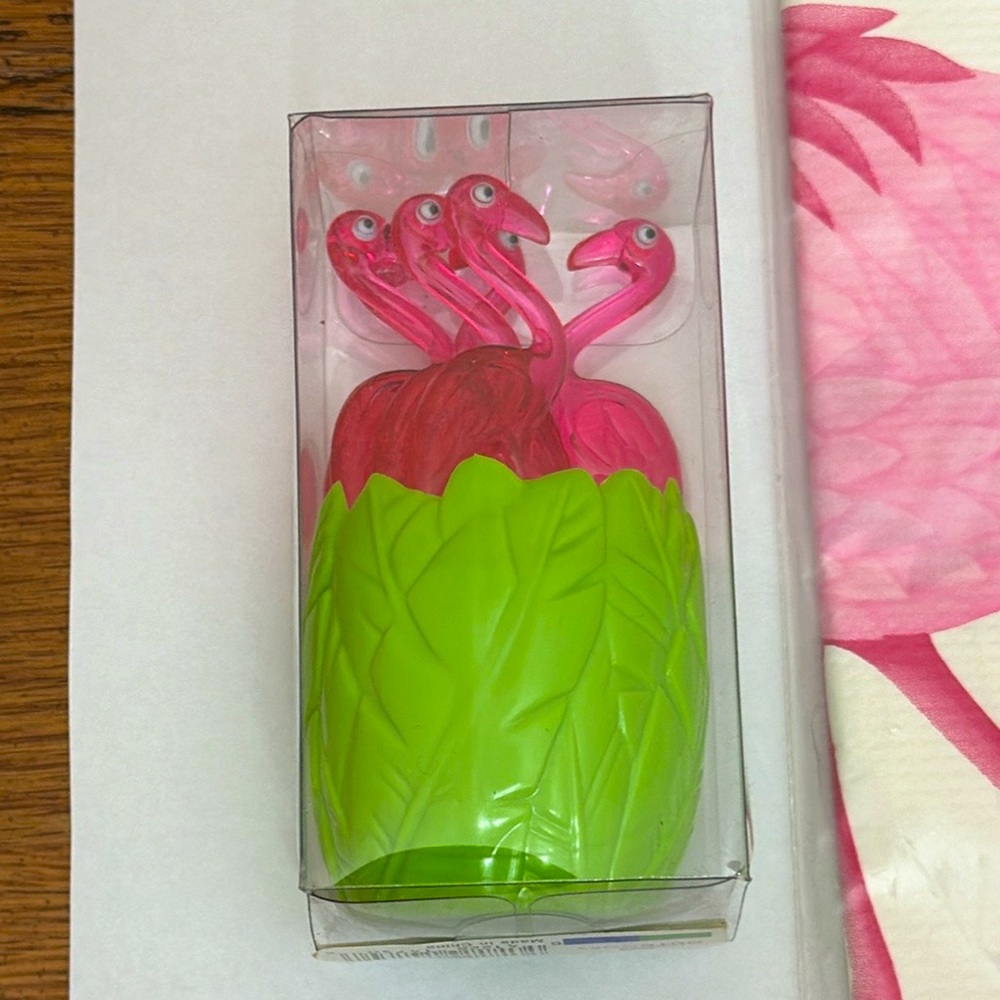Flamingo Tablecover and Flamingo Party Picks - Party Supplies Tableware - Picture 4 of 7